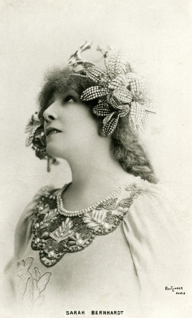 Henriette Rosine Bernard aka Sarah Bernhardt (1844-1923) som "Den fjerne prinsesse", et skuespil af Edmond Rostand (s/h foto) af Studio Reutlinger