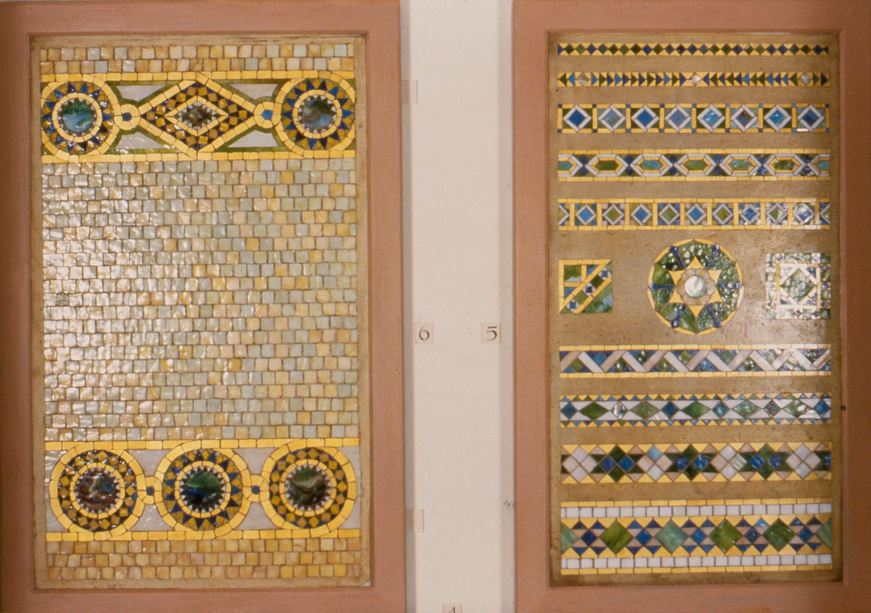Tiffany-mosaikglas, venstre: til Citizens Bank, Ohio, højre: til First National Bank (sampler) af Studios Tiffany