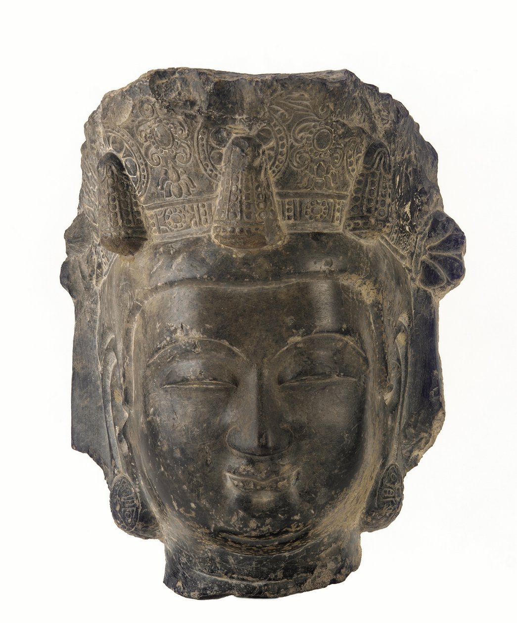 Hovedet af en bodhisattva, 581-618 (mørkegrå kalksten) af Sui Dynasty Chinese School