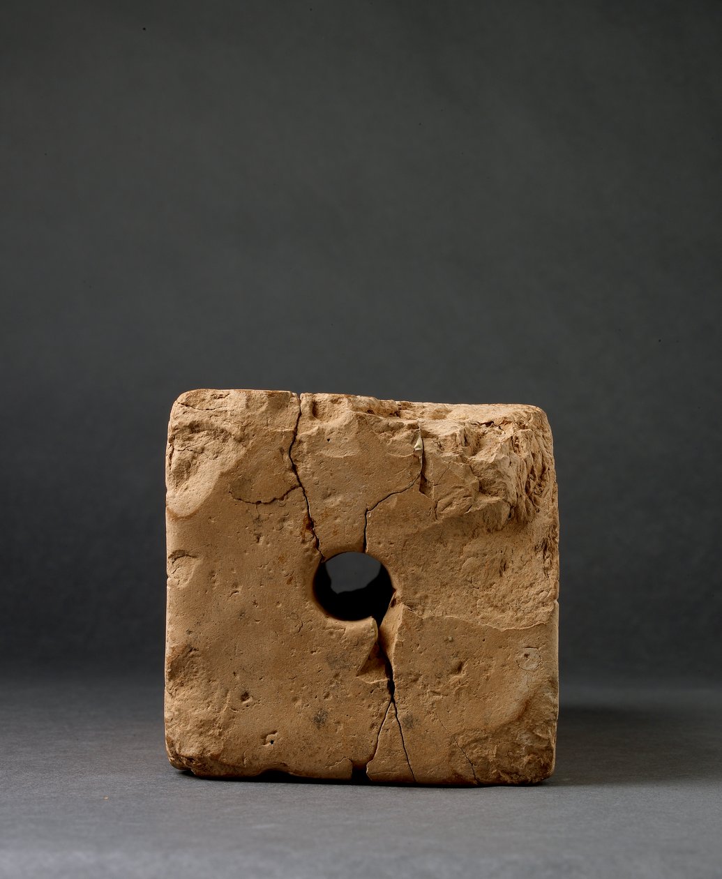 Prisme af brændt ler ("Weld-Blundell-prisme") med den sumeriske kongeliste med herskere fra "før syndfloden" til kong Sin-magir af Isin (ca. 1827-17 f.Kr.) indskrevet i kileskrift, sandsynligvis fra Larsa, af Sumerian