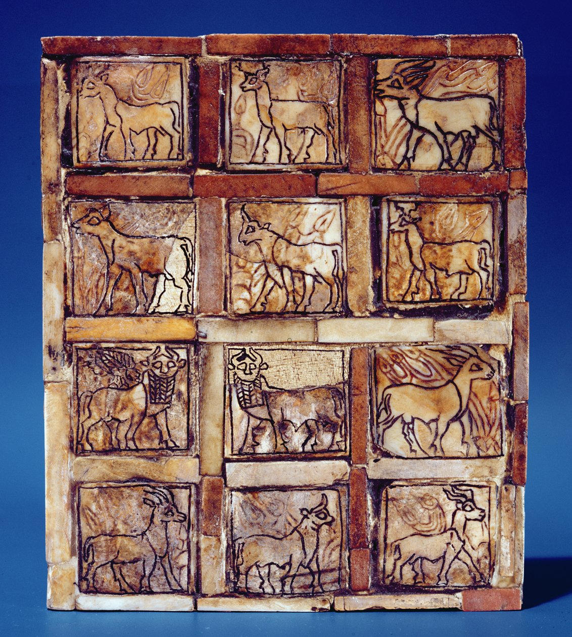 Spillebræt med dyr fra marken og skoven, fra Irak, ca. 2500 f.Kr. (træ) af Sumerian