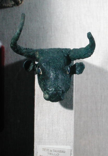 Hoved af en tyr, med kongelig sumerisk inskription, montering til et møbel eller til en harpe, fra Telloh (gamle Girsu) tidlige dynastiske periode, ca. 2500-2400 f.Kr. (kobber) (se også 65105) af Sumerian