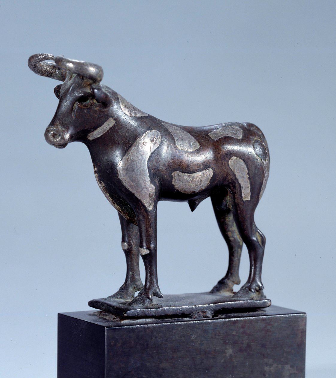 Art of Mesopotamia: Pie Taurus. Bronzeskulptur indlagt med sølv, omkring 2500 f.Kr. Sumerienne Epoque Paris, Musee Du Louvre af Sumerian Mesopotamian School