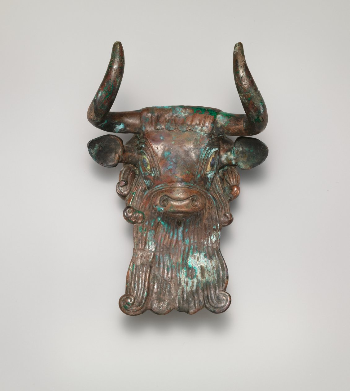 Tyrehovedpynt til en lyre, ca. 2600–2350 f.Kr. (bronze, indlagt med skal og lapis lazuli) af Sumerian Sumerian