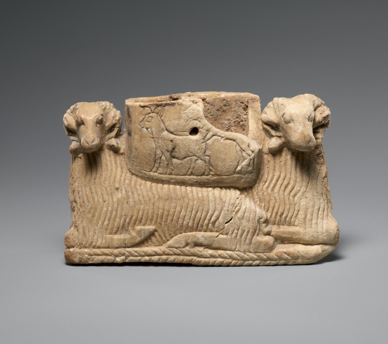Fartøj understøttet af to væddere, ca. 2600-2500 f.Kr. (gipsalabast) af Sumerian Sumerian