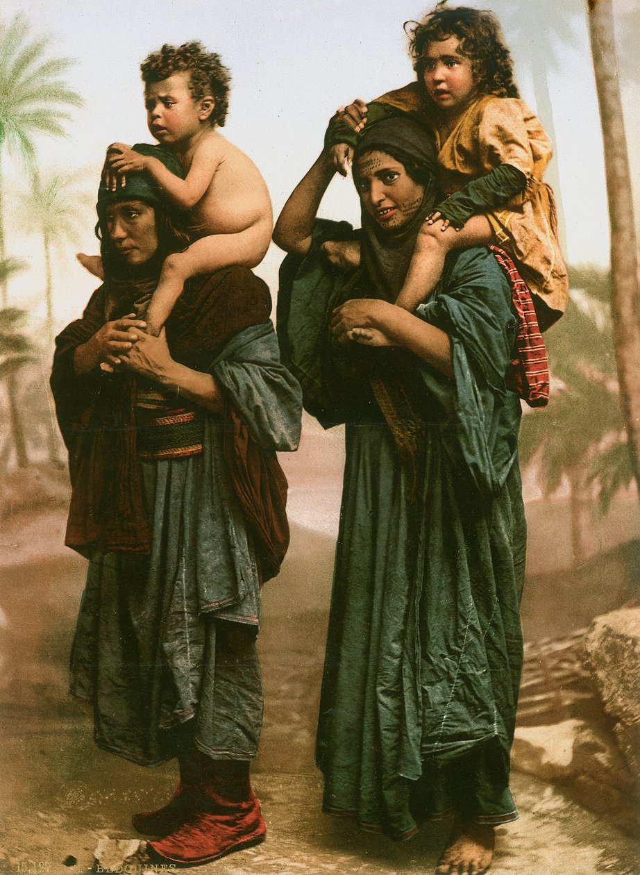 Beduinkvinder og børn fra det nordlige Palæstina med tatoverede ansigter, ca. 1880-1900 (fotokrom) af Swiss Photographer