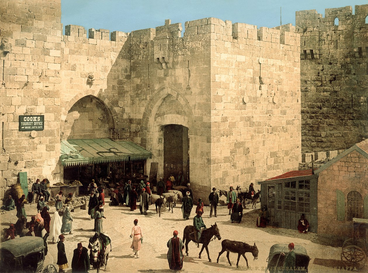 Jaffa-porten, udefra murene med æsler og mennesker foran porten, ca. 1880-1900 (fotokrom) af Swiss Photographer