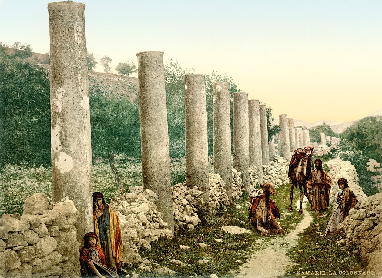 Romersk søjlegang i Samaria, ca. 1880-1900 (fotokrom) af Swiss Photographer