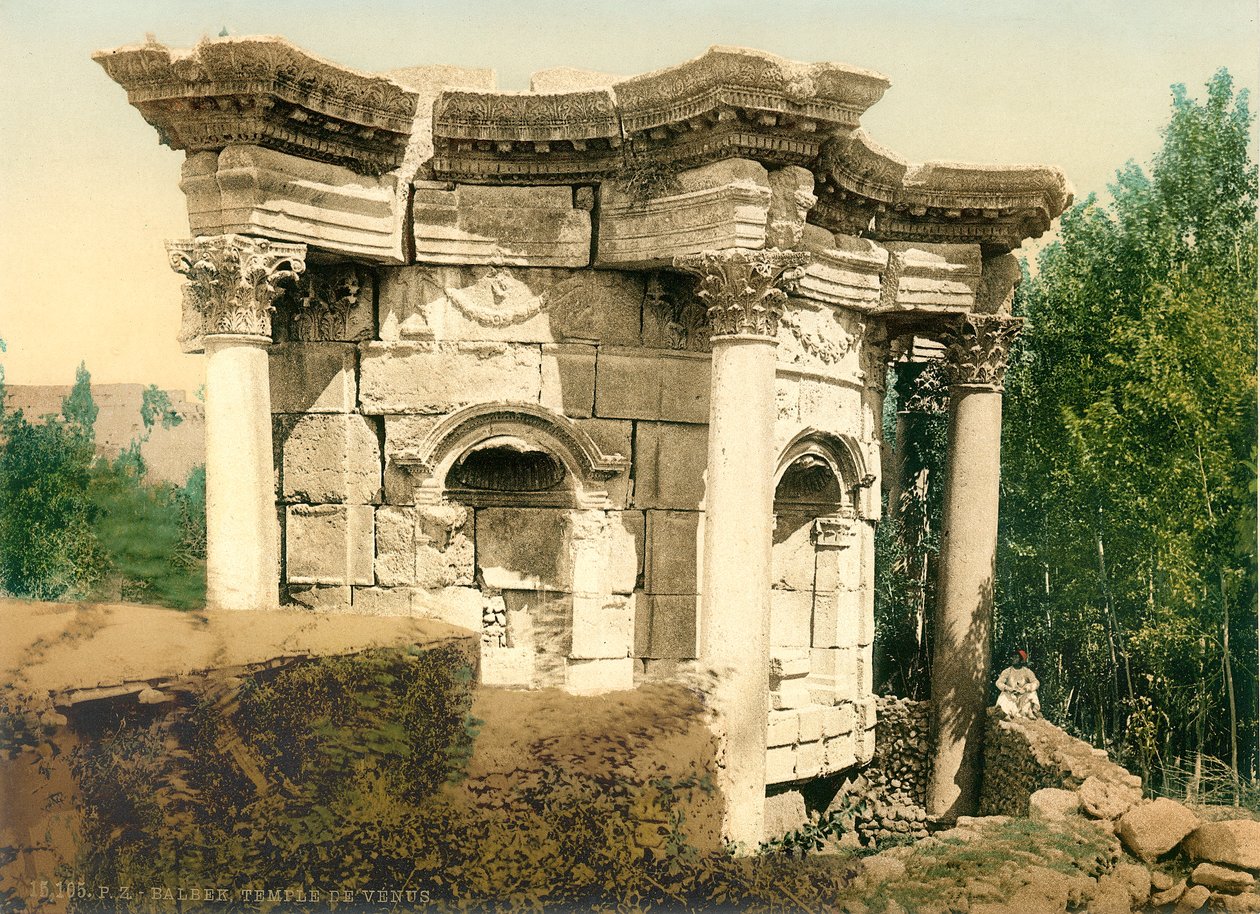 Det unikke cirkulære tempel i Baalbek, kendt som Venus-templet, ca. 1880-1900 (fotokrom) af Swiss Photographer