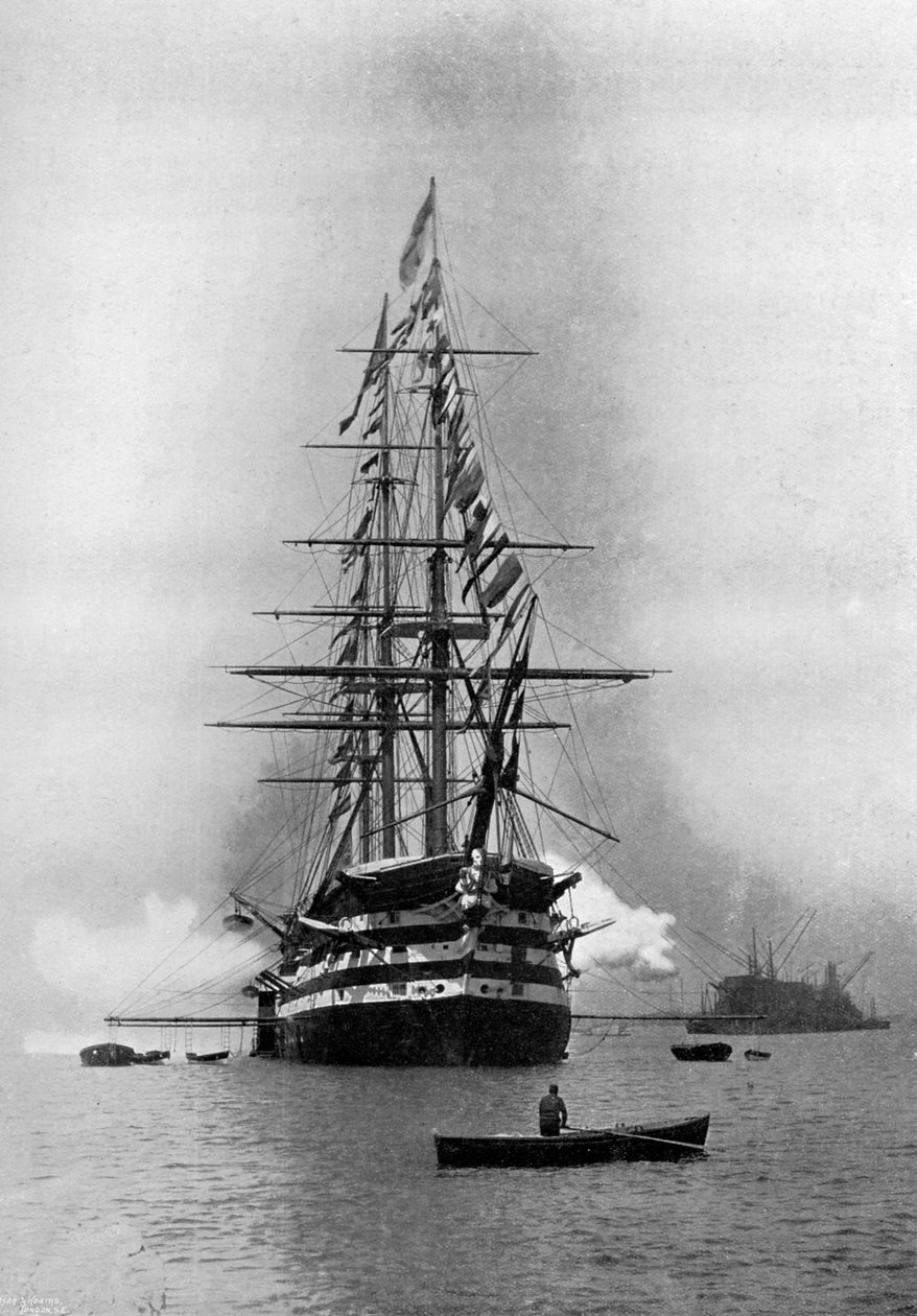 HMS Duke of Wellington affyrede en Royal Salute som flagskib i Portsmouth, Hampshire, 1896. af Symonds and Co