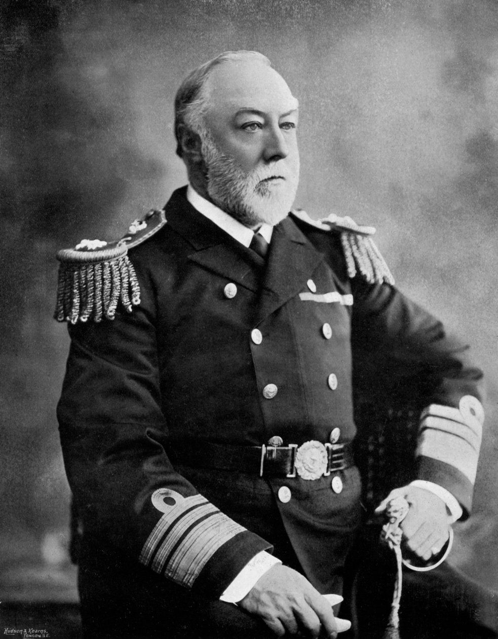 Viceadmiral Sir Henry Fairfax, britisk flådeofficer, 1896. af Symonds and Co