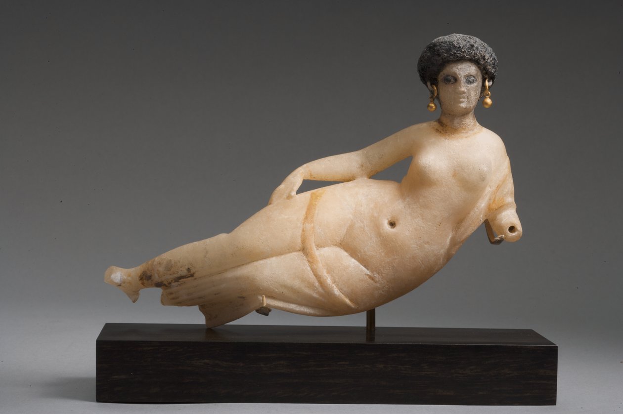 Figur af en tilbagelænet kvinde (marmor) af Syrian