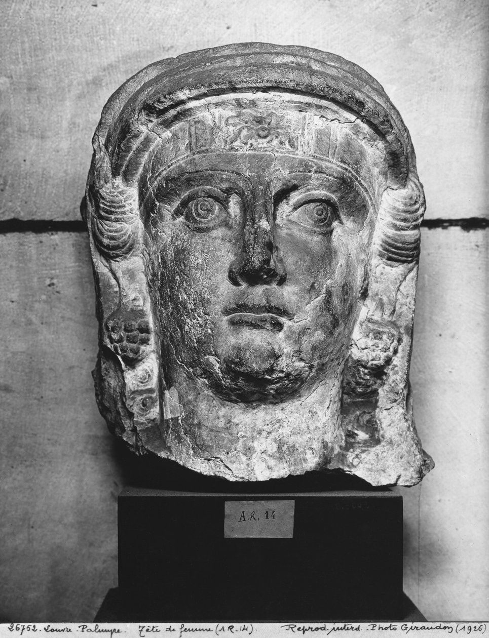 Hoved af en dame fra Palmyra, midten af det 2. århundrede e.Kr. (lyserødt kridt) af Syrian