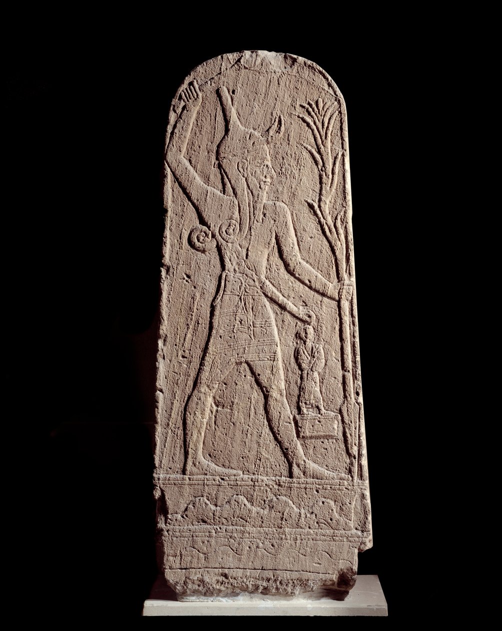 Orientalsk kunst: stel af guden Baal i lyn. (Gud kriger beskytter kongen) Skulptur fra det 15. århundrede f.Kr., Syrien. Paris, Musée du Louvre af Syrian Syrian