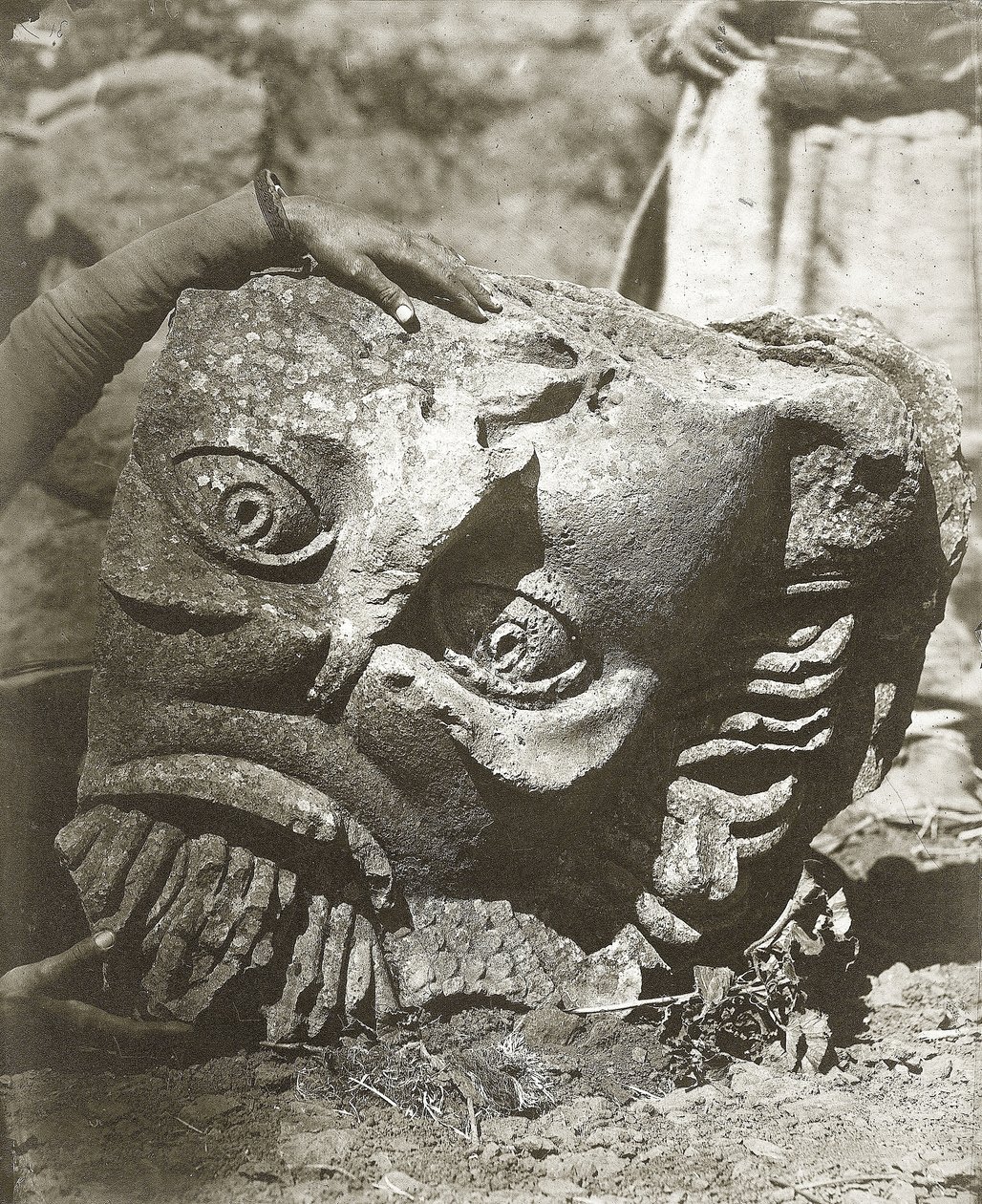 Antik hoved i Kunawat, Syrien, 1875 af Tancrede Dumas