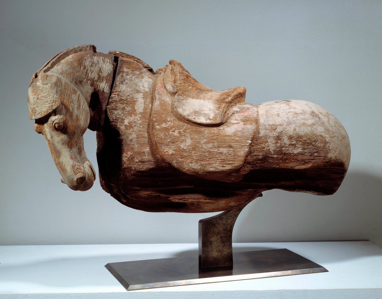 Kinesisk kunst: Træhest. Skulptur fra Tang-perioden (618 til 907). Paris, Musee Cernuschi. af Tang Dynasty Chinese School