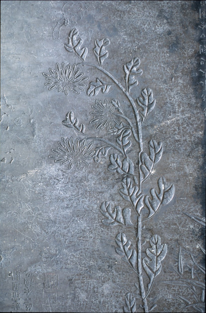Stele indgraveret med et krisantem, blomster og blade, 618-907 (sten) af Tang Dynasty Chinese School
