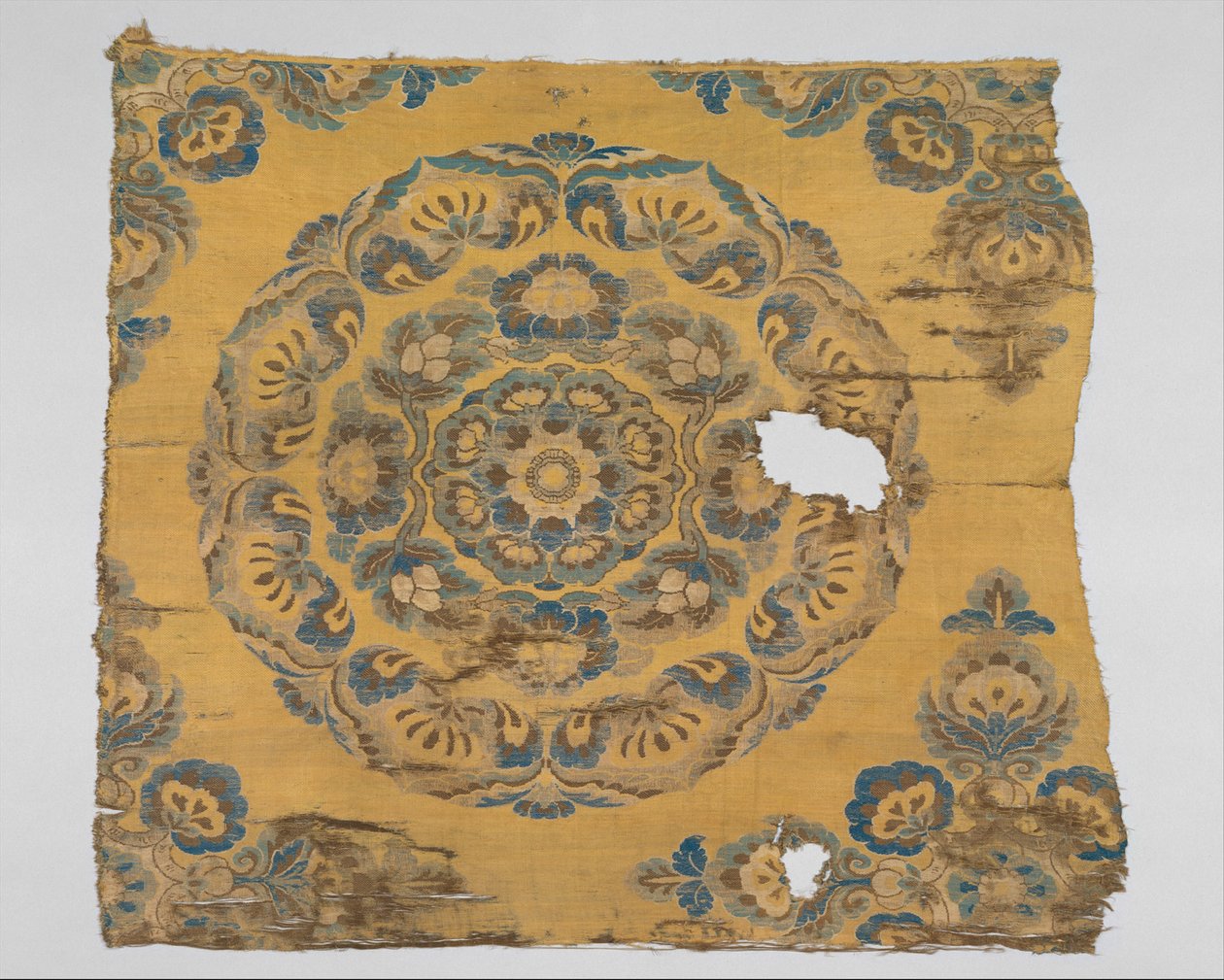 Textile with Floral Medallion, c.800dani af Tang Dynasty Chinese School