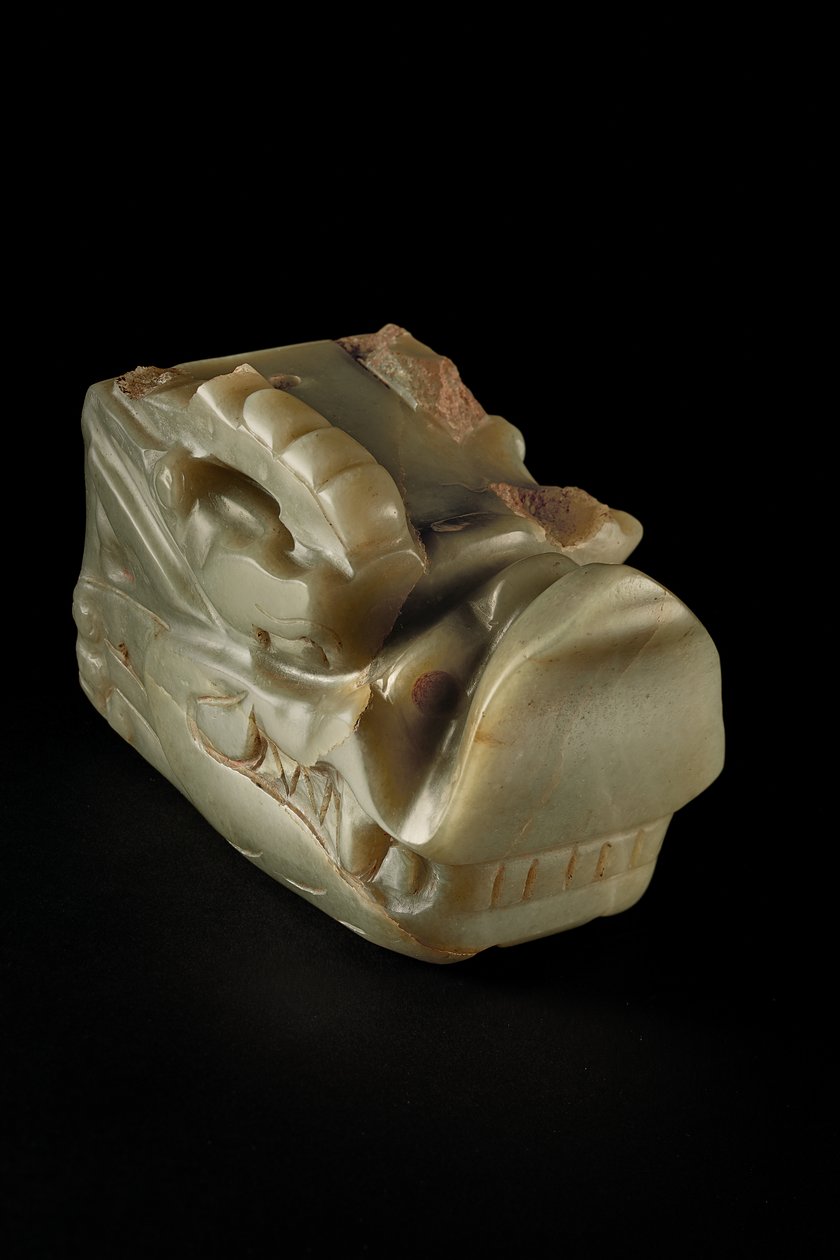 Junkunc Jade Dragon Head (jade) af Tang Dynasty Chinese School
