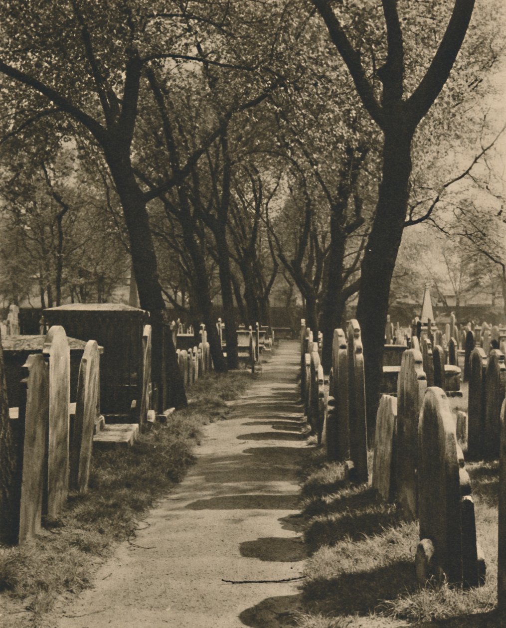 I Dissenters Disused Burial Ground ved Bunhill Fields, c1935. af Taylor