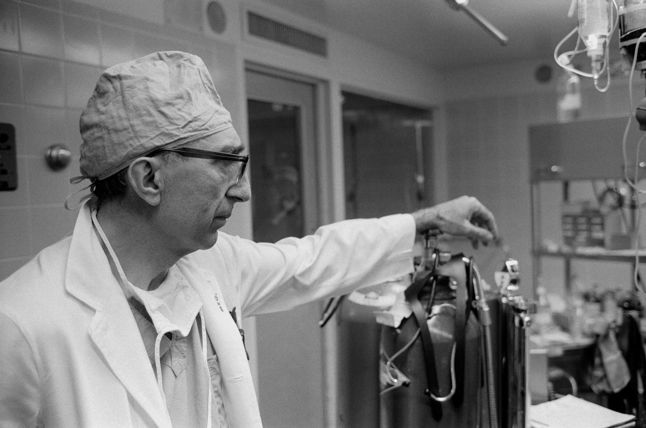 Dr. Michael DeBakey, kadiovaskulær kirurg, på Texas Medical Center. af Ted Spiegel