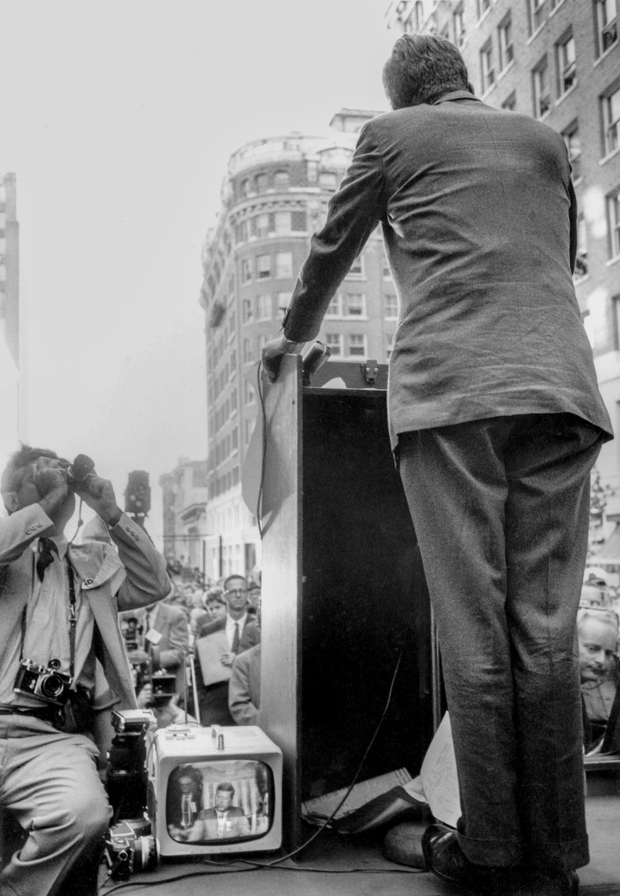 John F. Kennedy holder kampagnetale i Seattle, WA af Ted Spiegel