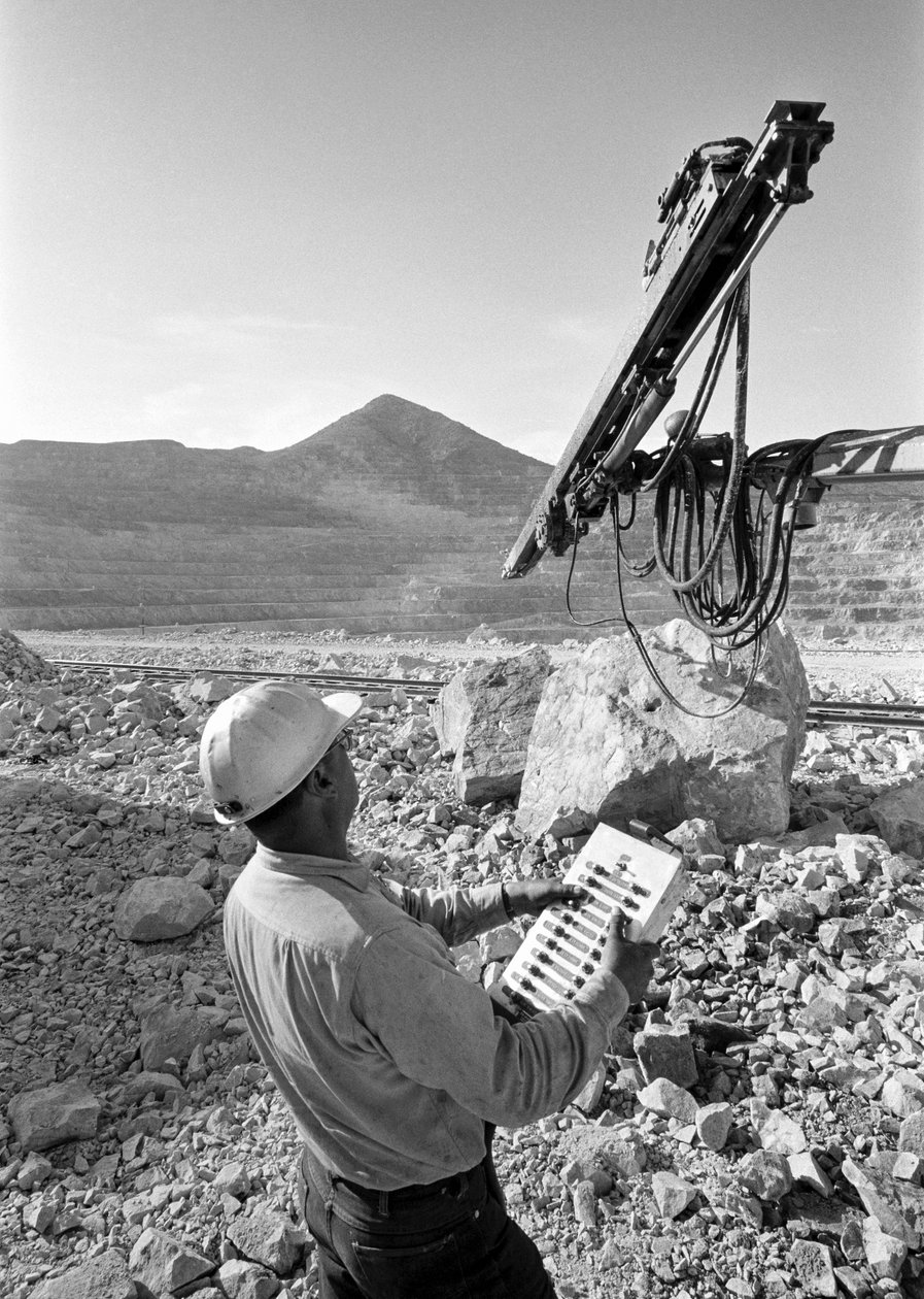 Forberedelse af minedrift i Morenci AZ til Phelps Dodge Smelter Douglas Arizona, smeltning... af Ted Spiegel