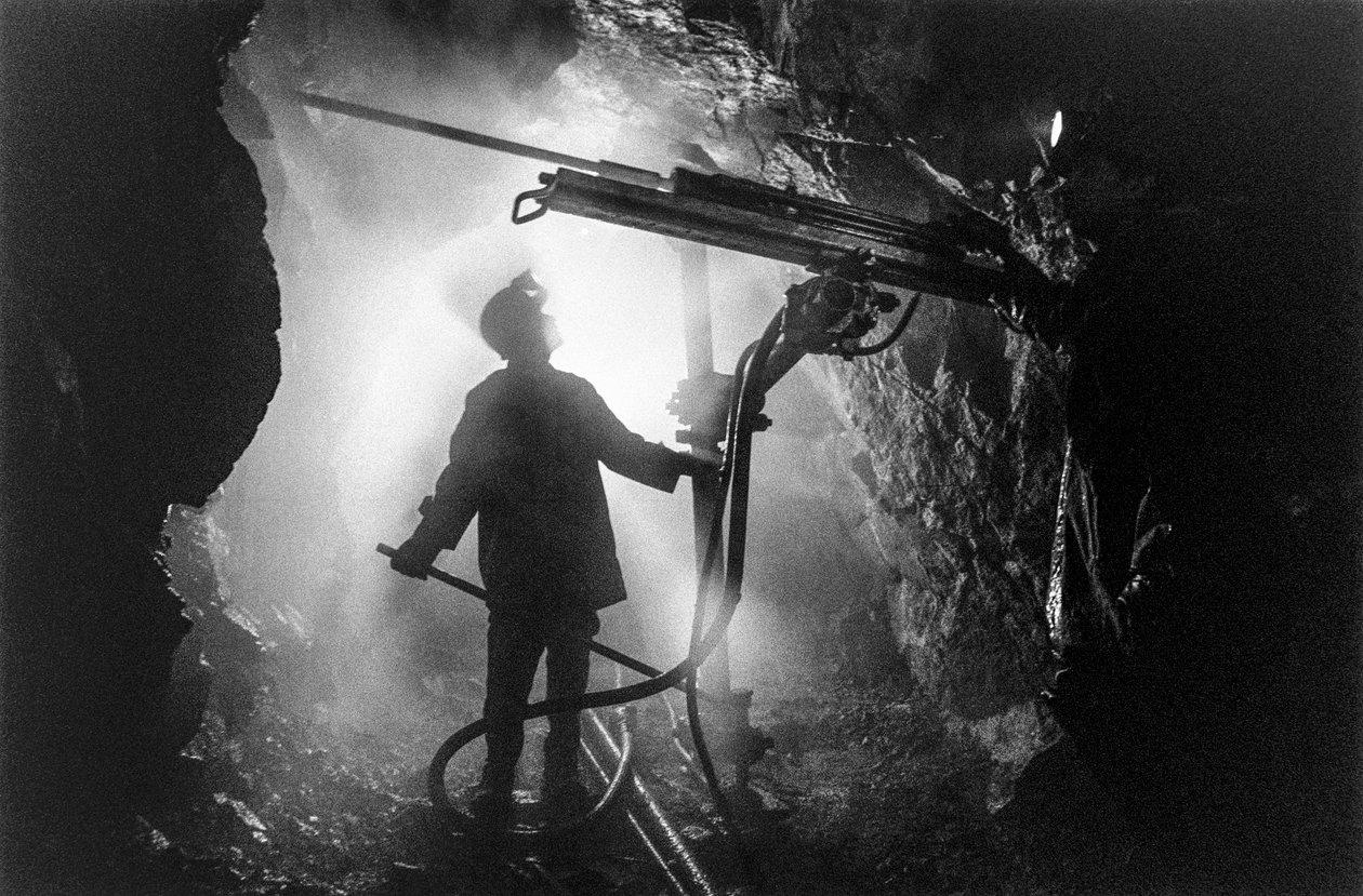 Sewell, Chile blev grundlagt i 1906 af Braden Copper Company som en virksomhedsby for... af Ted Spiegel