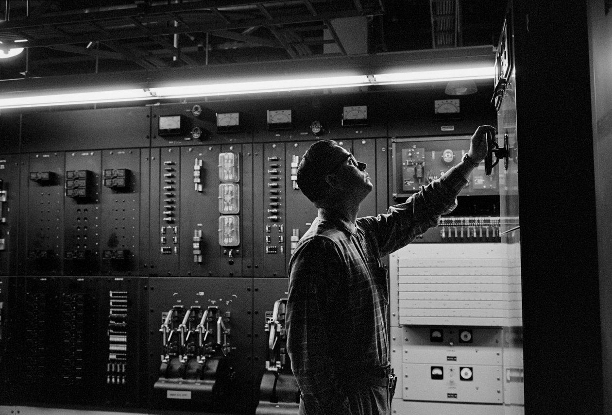 Vedligeholdelse af telefonudstyr hos PacTel aka Pacific Telephone i Bellingham, ... af Ted Spiegel
