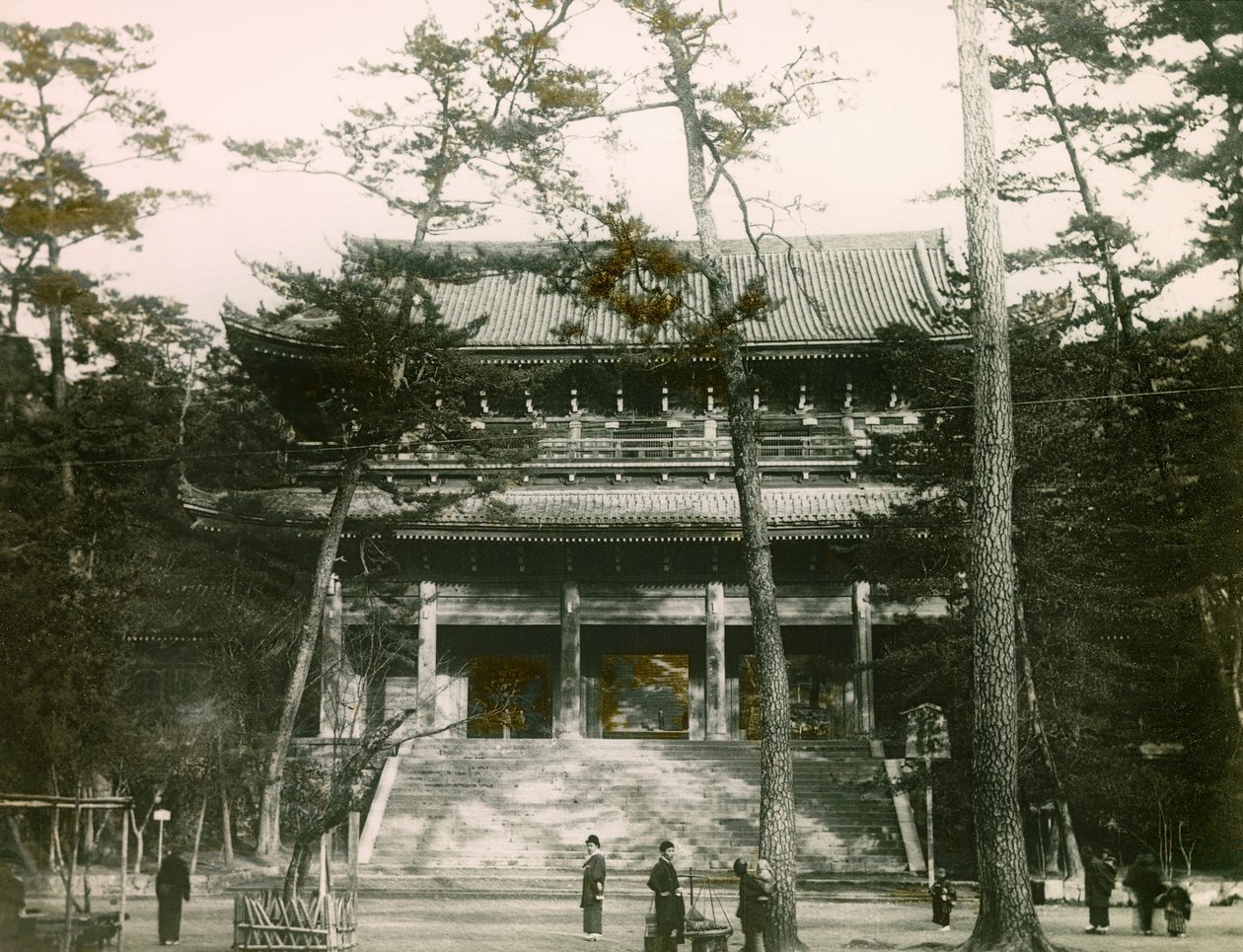 Porten til det buddhistiske tempel Chion-in, Higashiyama-distriktet, Kyoto, ca. 1900-1915 (fotografi) af Teijiro Takagi