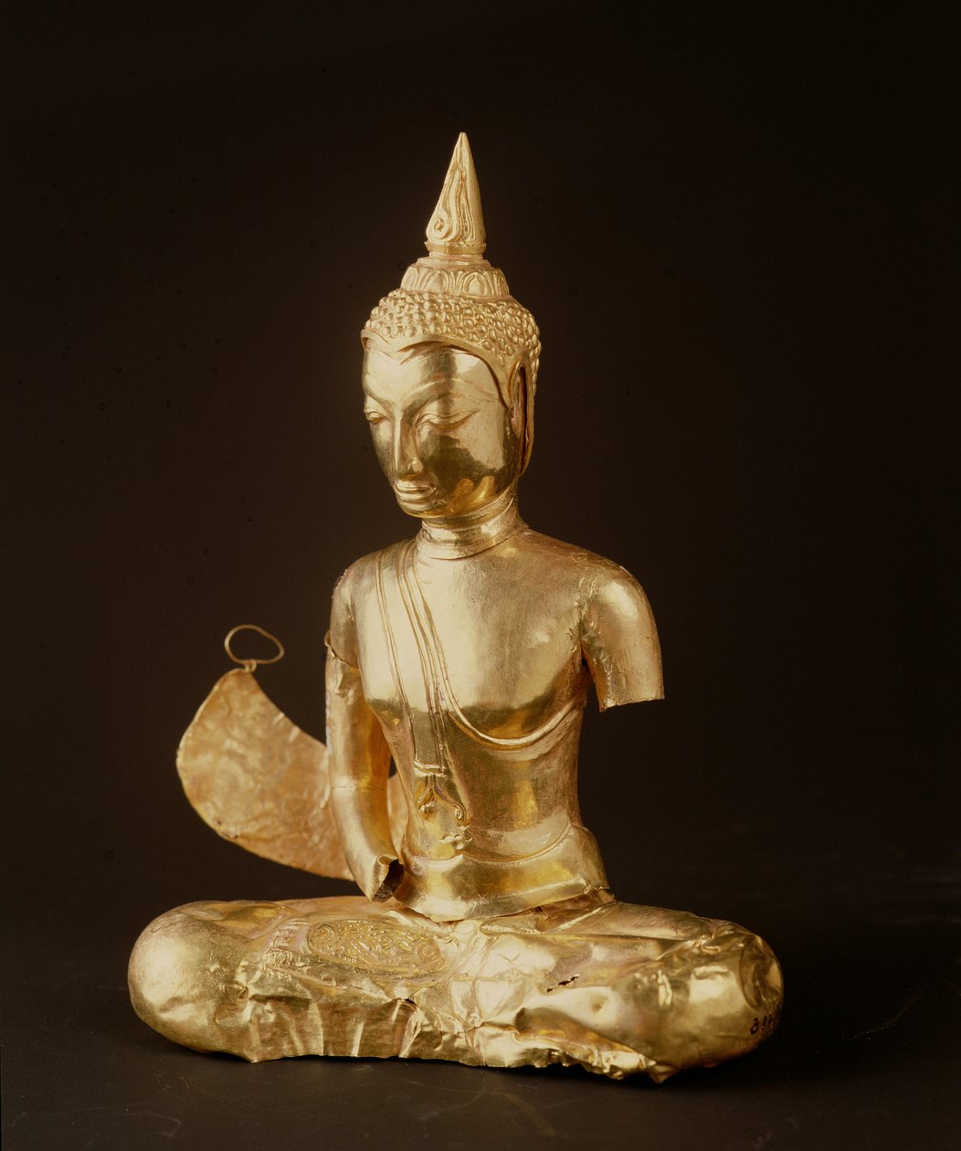 Buddha siddende i meditation (arme mangler) (guld) af Thai School