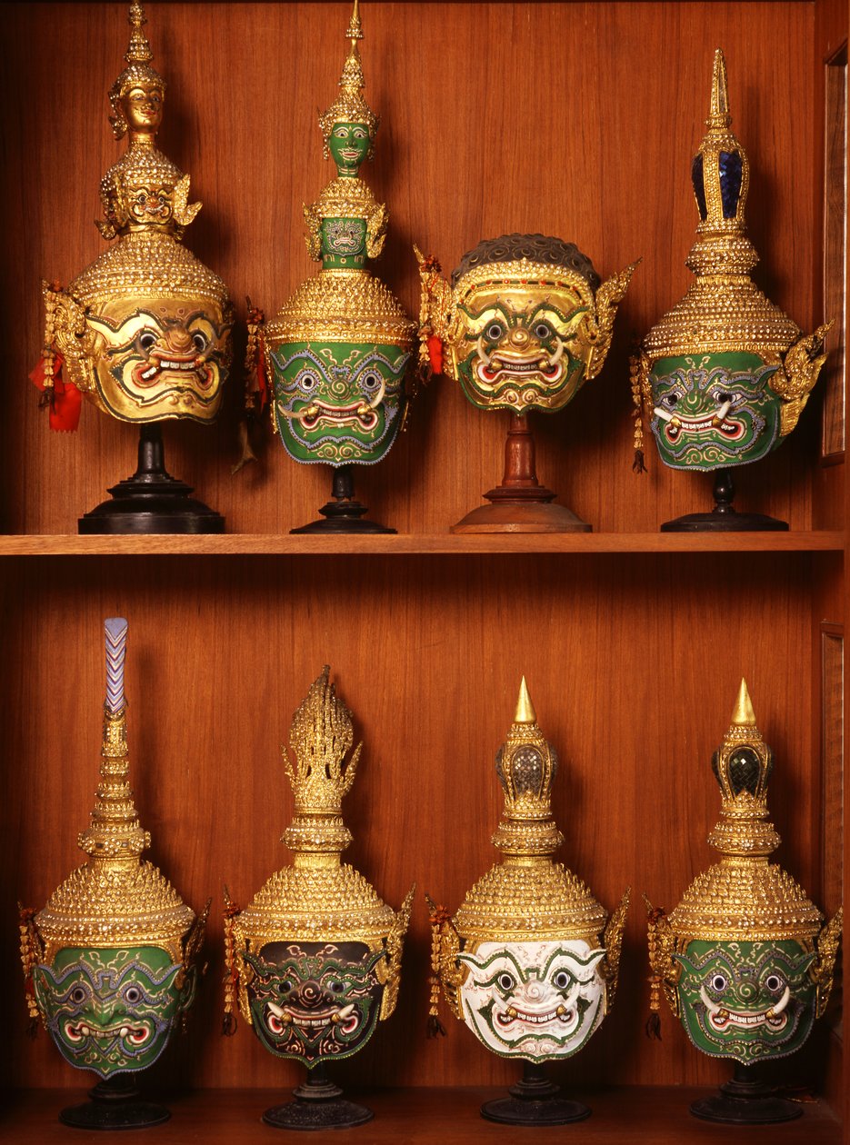 Masker til Khon-teater (keramik og metal) af Thai School