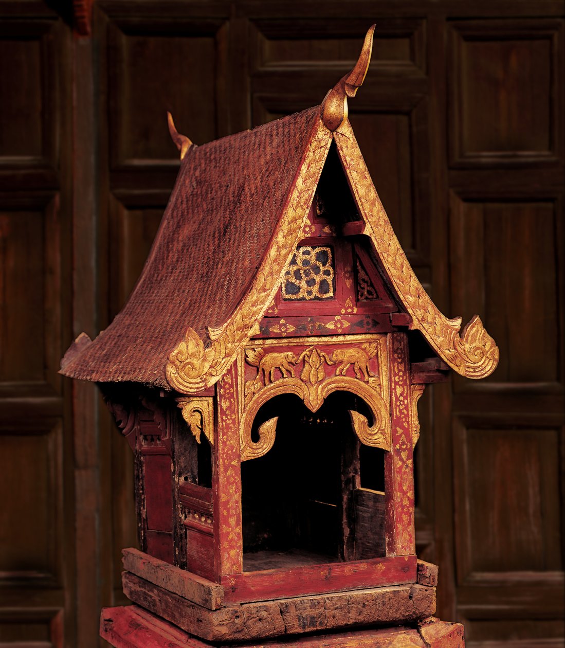 Model af et Lanna-tempel (træ) af Thai School
