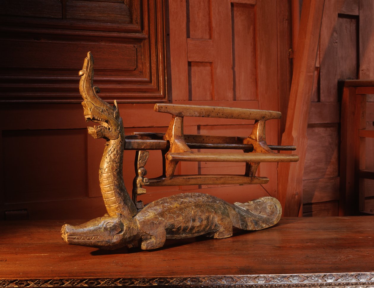 Skein-winder i form af en alligator med hovedet af en Naga (træ) af Thai School