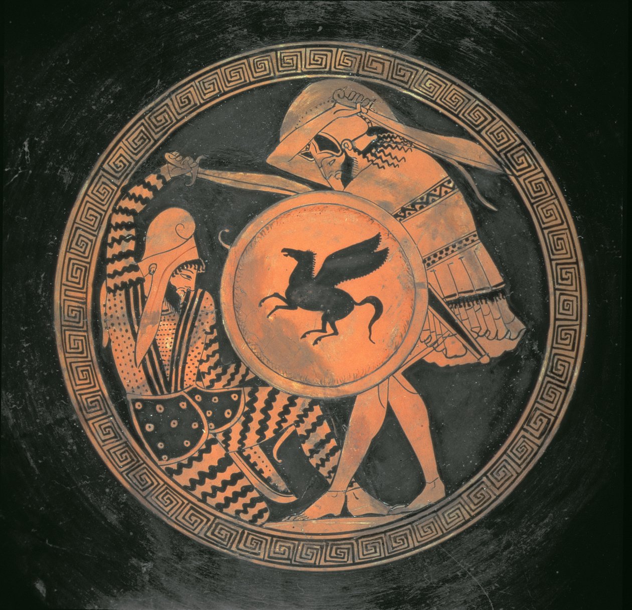 Rød figur Kylix, der illustrerer en kampscene mellem en hoplit, der bærer et rundt skjold med Pegasus-motiv og et skægget, tilbagelænet persisk, loftsrum, græsk, 460 f.Kr. (lertøj) af The Triptolemos Painter The Triptolemos Painter