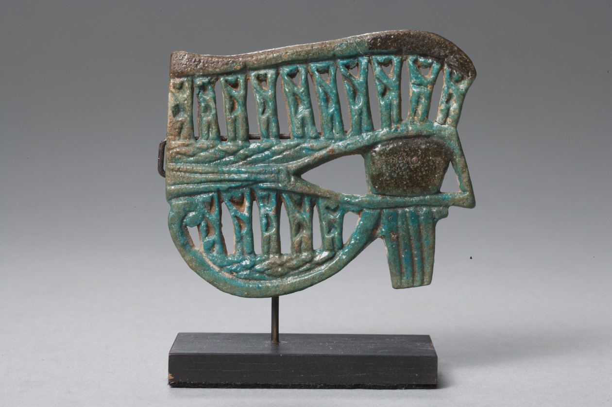 Wedjat øjenamulet med figurer af guden Nehebkau (fajance) af Third Intermediate Period Egyptian