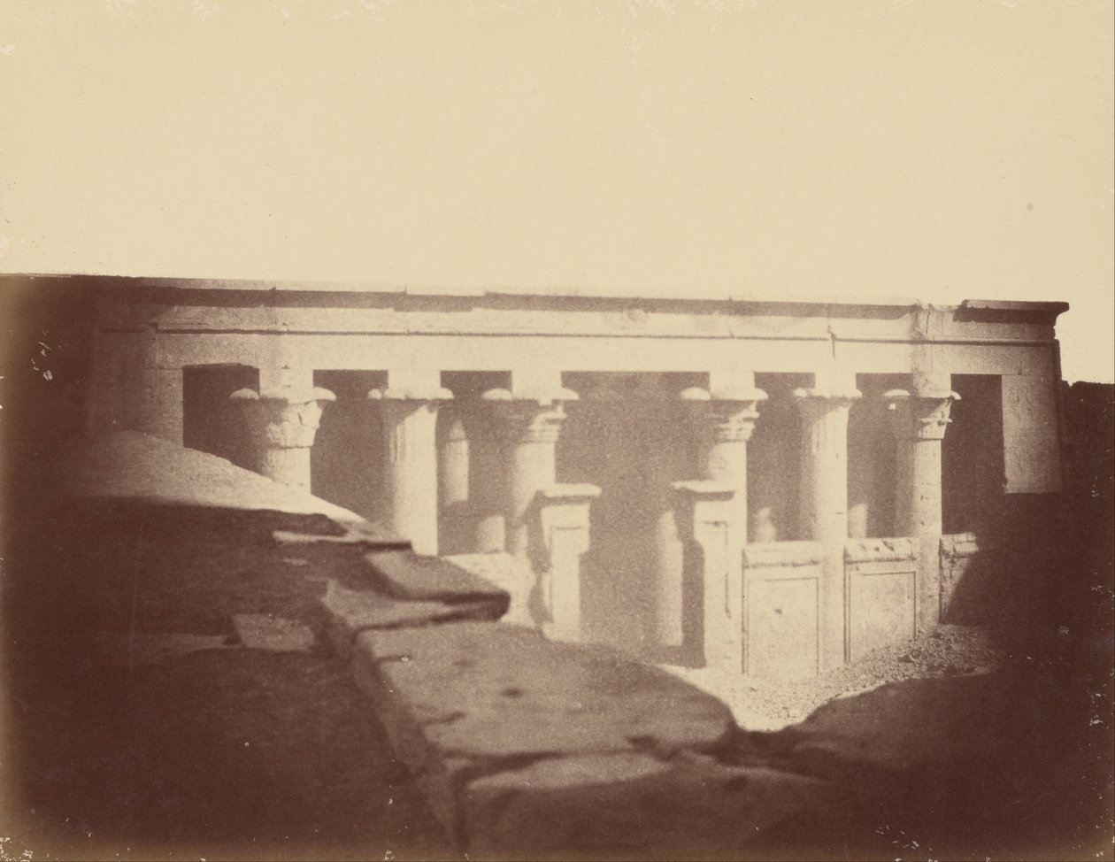 Set forfra på hovedrummet i Edfu -templet af Théodule Devéria