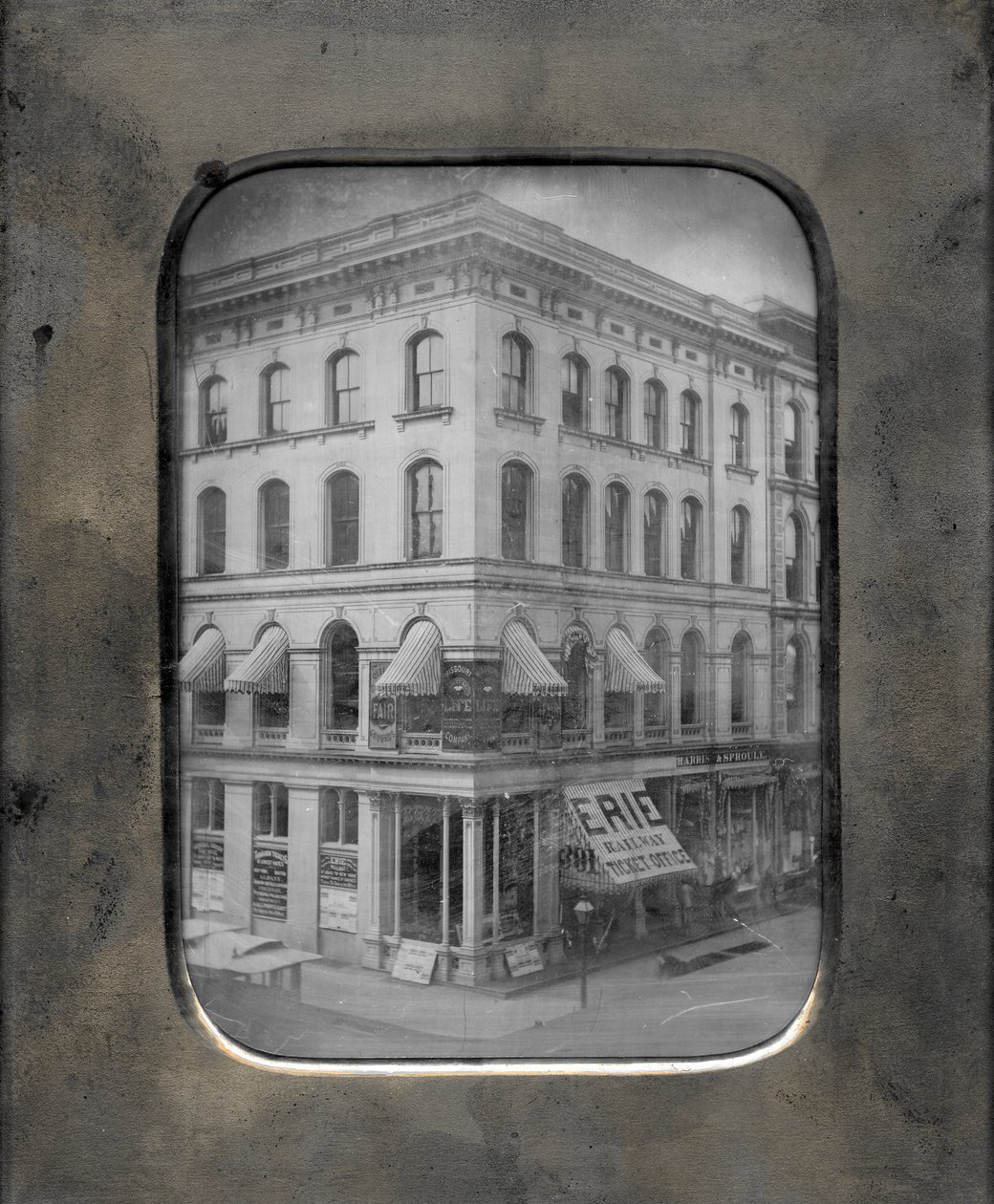 Ann Lucas Hunt Building, Fourth and Olive Streets, Northwest Corner af Thomas M. Easterly