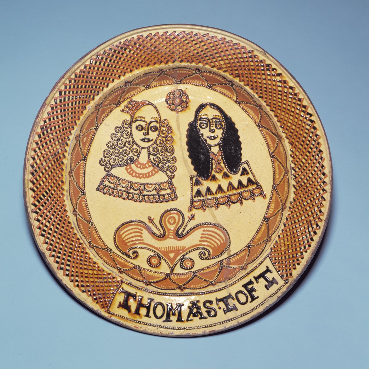 Staffordshire-plade forestillende kong Charles II (1630-85) og dronning Catherine af Braganza (1638-1705) (lertøj) af Thomas Toft