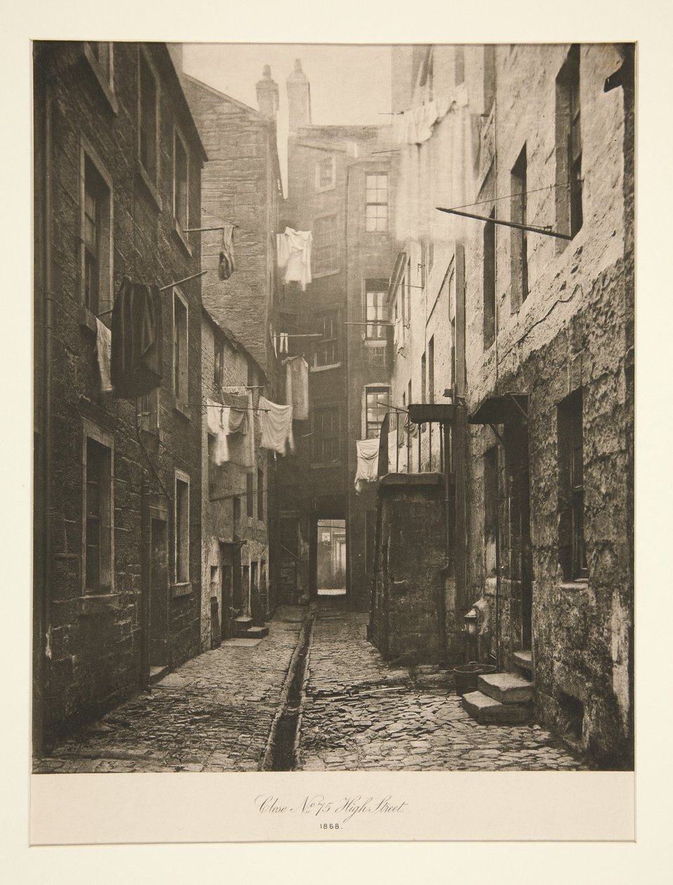 Luk nr. 75 – High Street af Thomas Annan