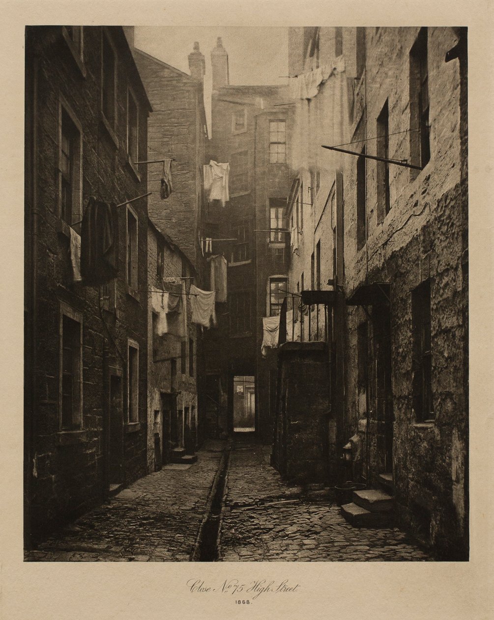 Gård, High Street nr. 75 (Glasgow) af Thomas Annan