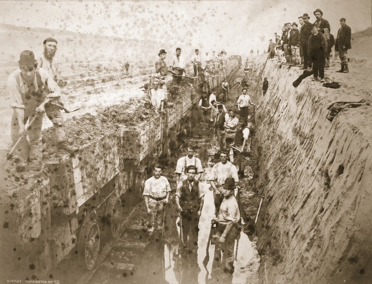 Engelske Navvies og jernhesten (sepia-billede) af Thomas Birtles