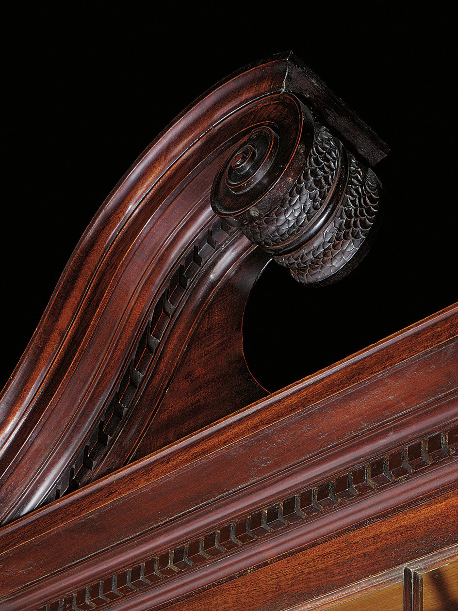 En George III-reol med åbning af Thomas Chippendale