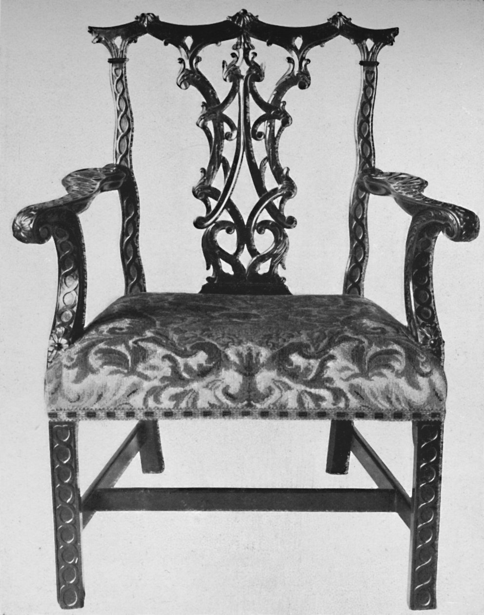 Kinesisk Chippendale albuestol med sæde i moderne håndarbejde, midten af det 18. århundrede, 1928 af Thomas Chippendale