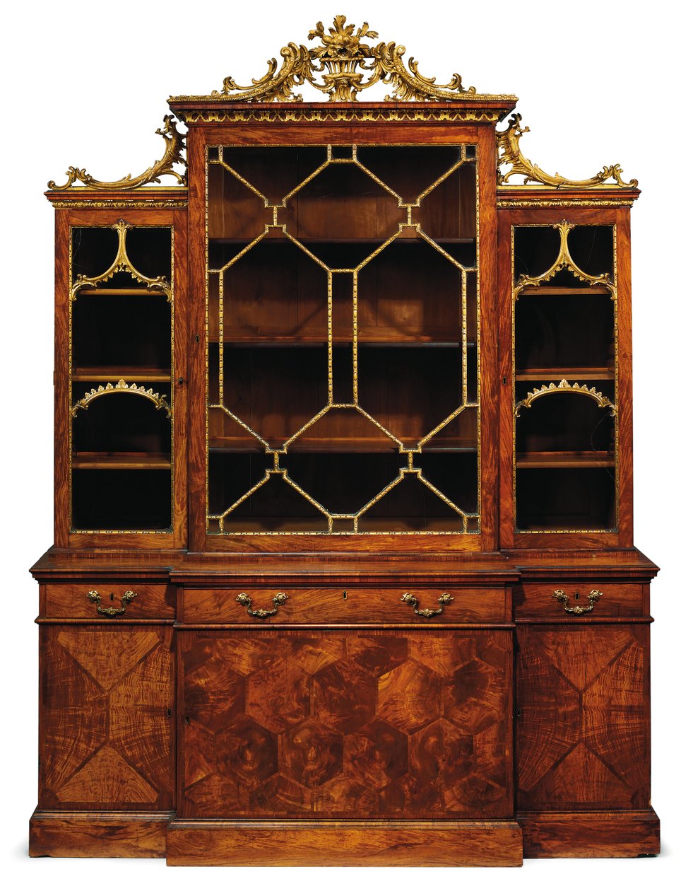 George II breakfront bogreol af Thomas Chippendale