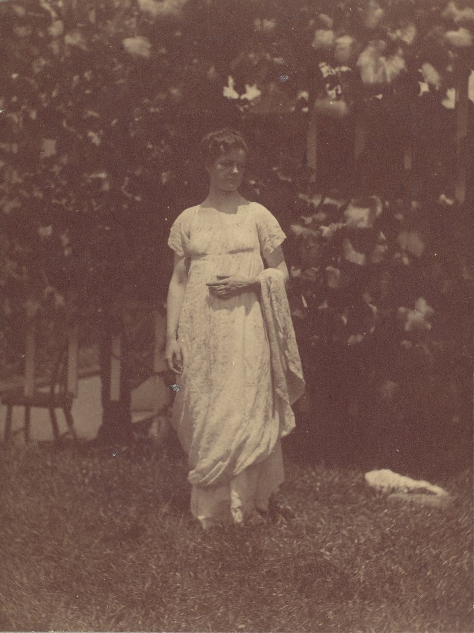 [Fru. Louis Kentin i Empire Dress], 1880