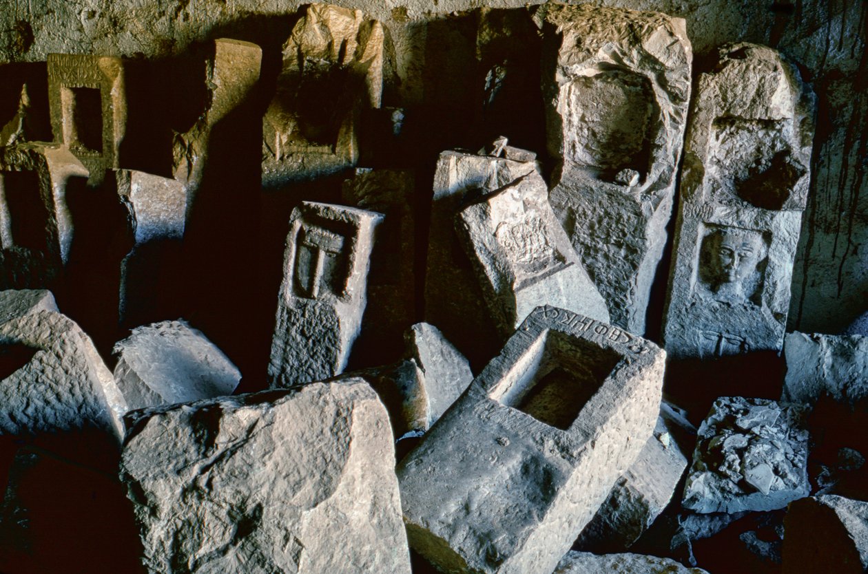Alabastmine med ufærdige sten, Yemen 1964. af Thomas J. Abercrombie