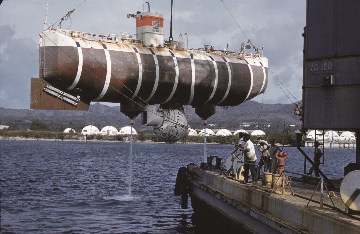 Undervandsfartøjet Trieste, Apra Harbor, Guam, ca. 1960 (foto) af Thomas J. Abercrombie