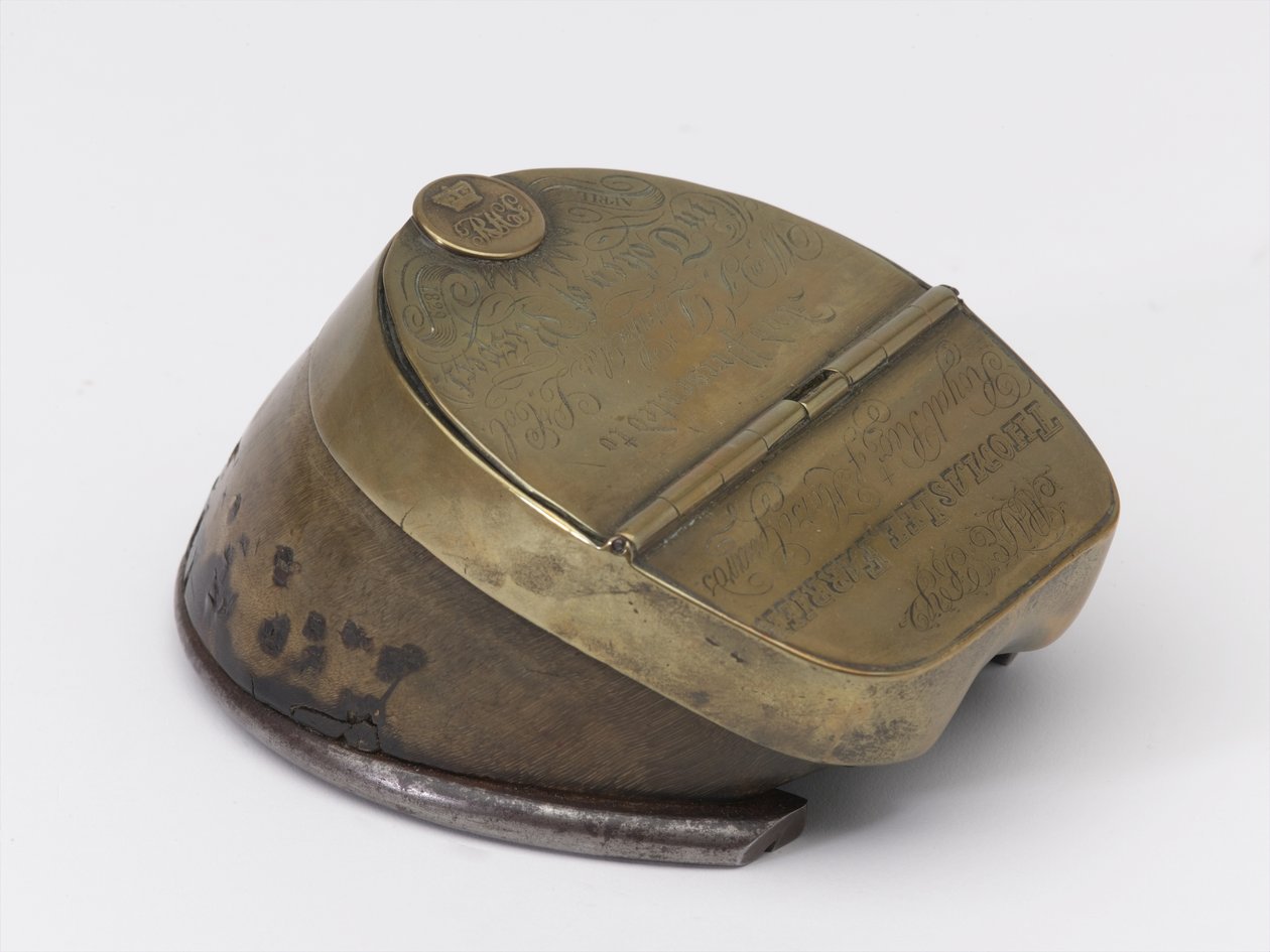 Hestens hov blækhus tilhørende kaptajn William Tyrwhitt Drake, Royal Horse Guards, ca. 1829 (blækhus, hestehov) af Thomas Lee
