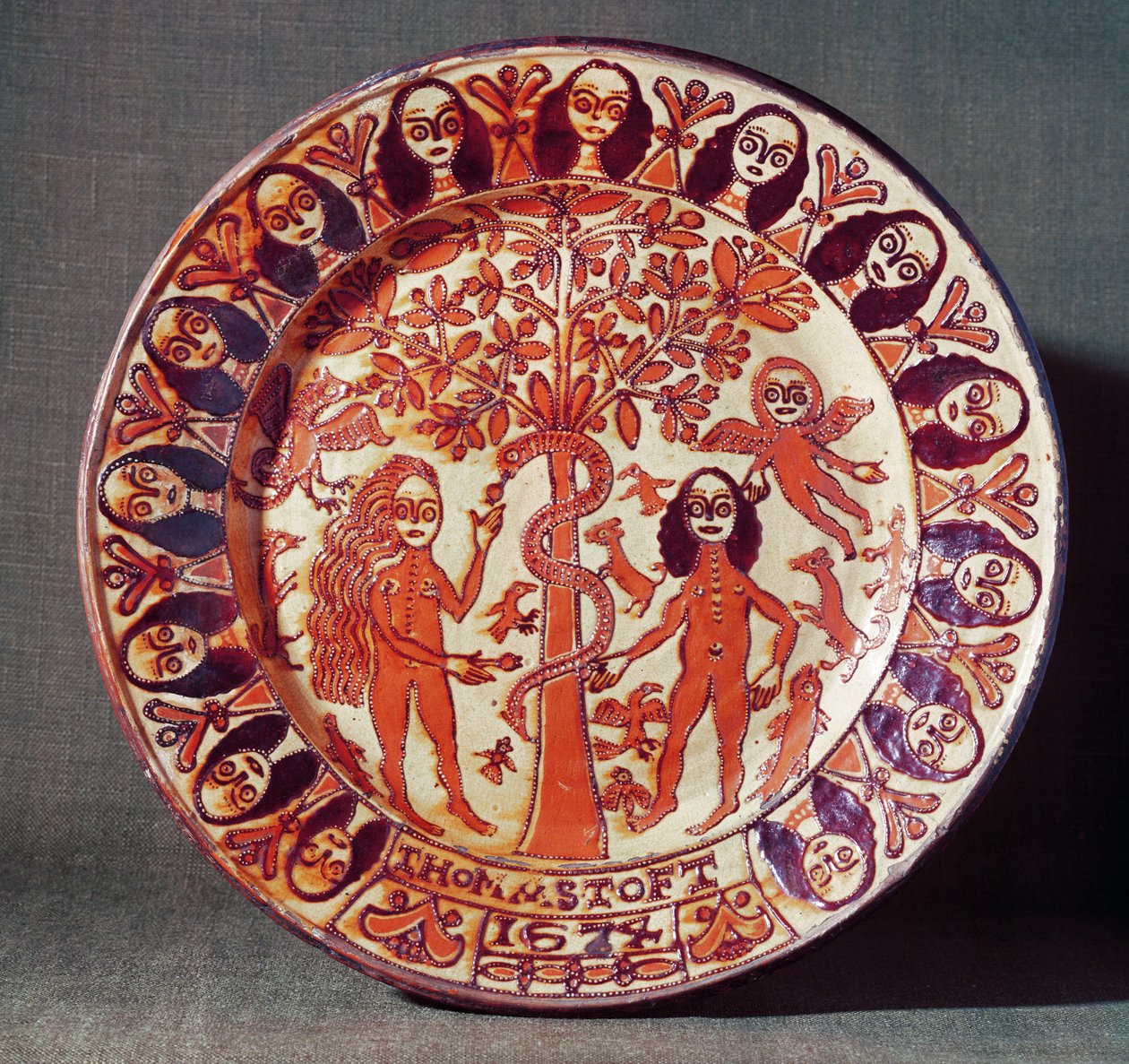 Adam og Eva-beklædningsfad, North Staffordshire, 1674 af Thomas Toft